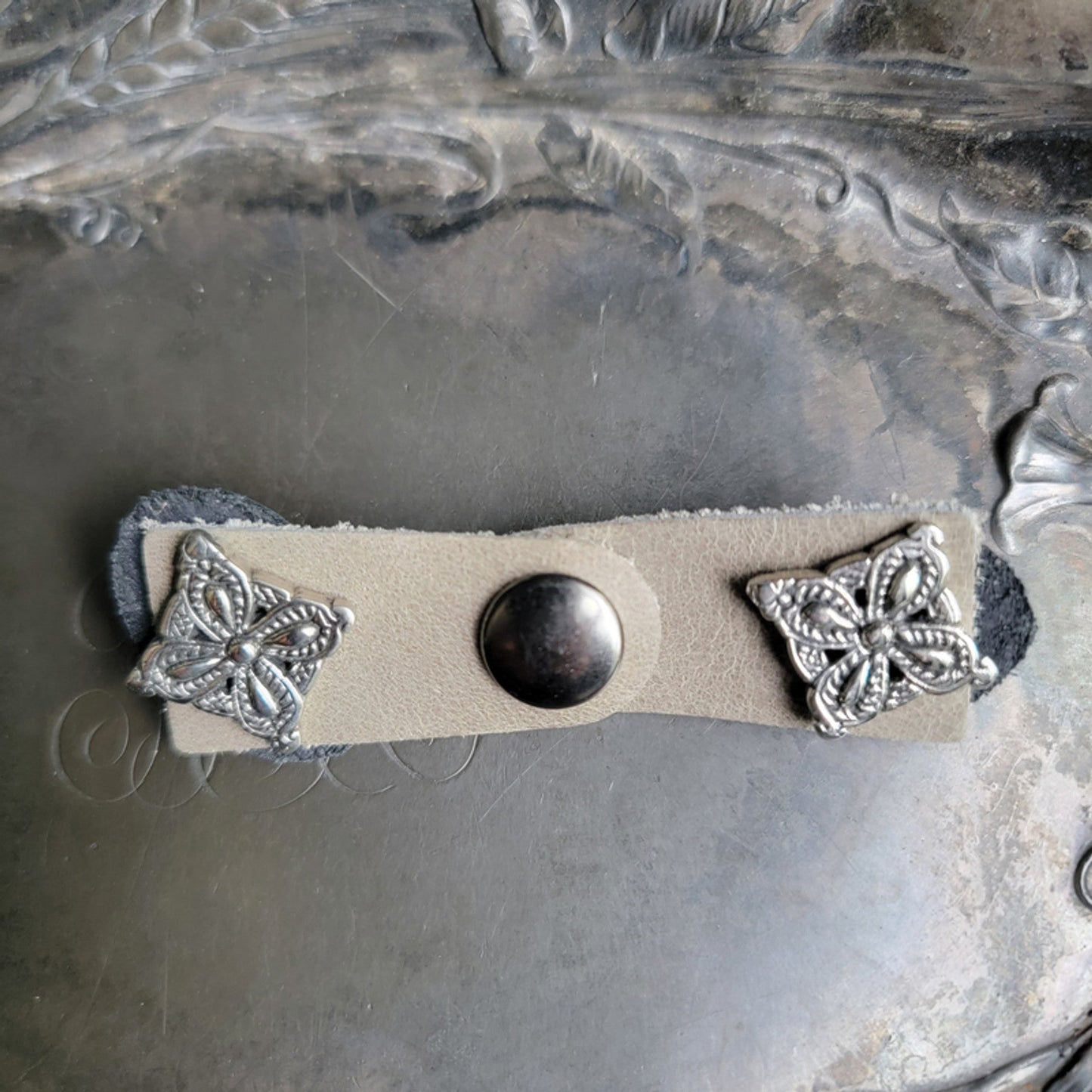 JUL Designs Medieval Latch Stud Snap Closure - Pewter Leather