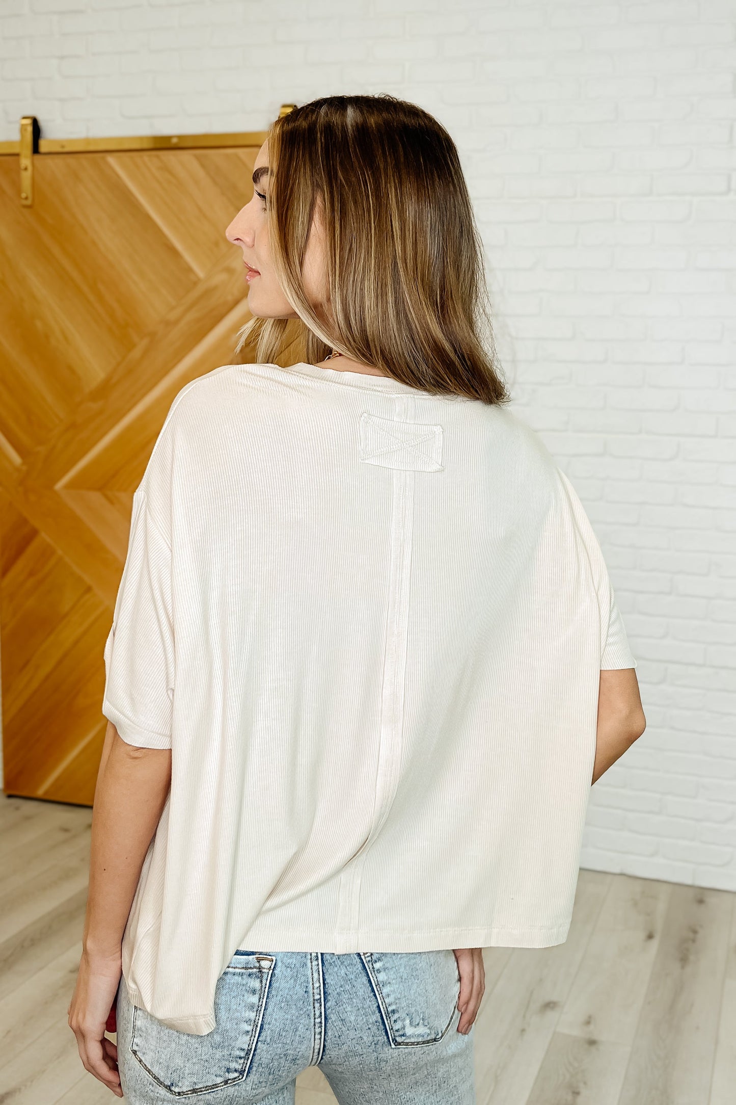 Camiseta relajada Bare Necessitee en beige arena