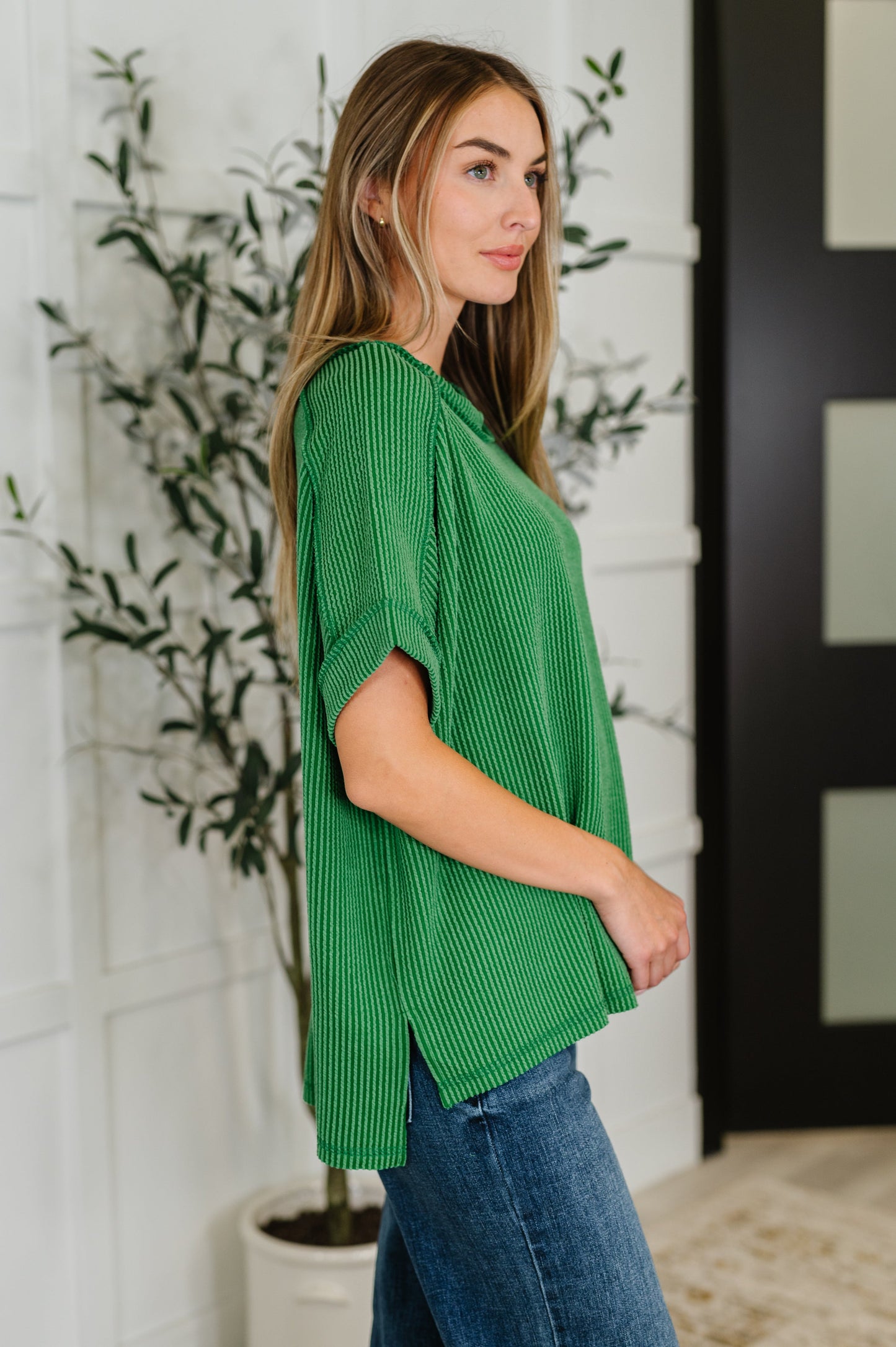 Top de punto acanalado Catch Me Loungin' en verde oscuro
