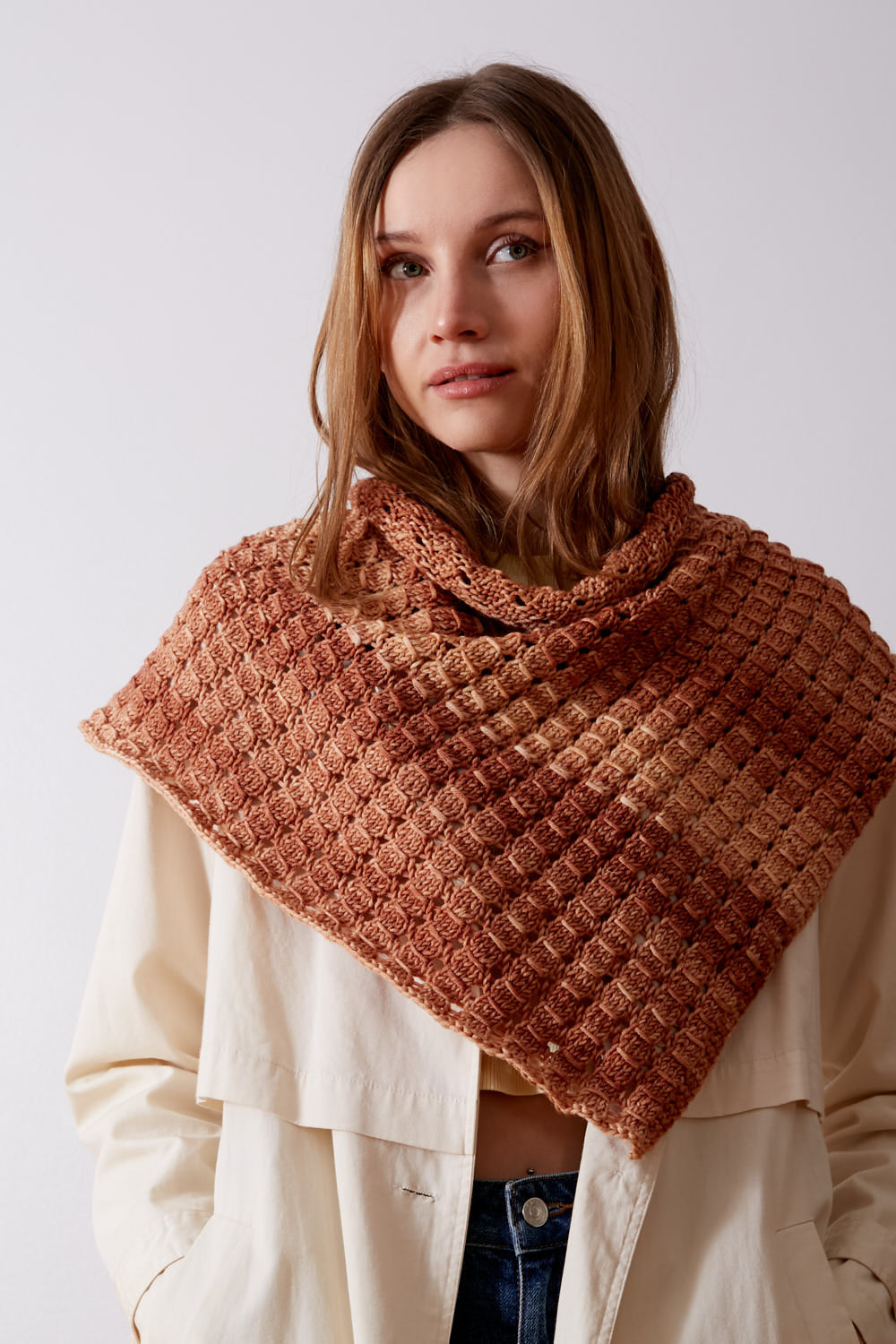 Cobblestone Shawl Kit in Urth Monokrom Worsted