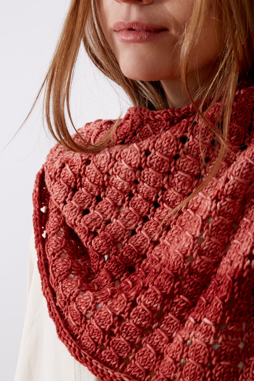 Cobblestone Shawl Kit in Urth Monokrom Worsted