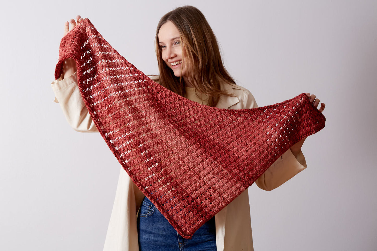 Cobblestone Shawl Kit in Urth Monokrom Worsted