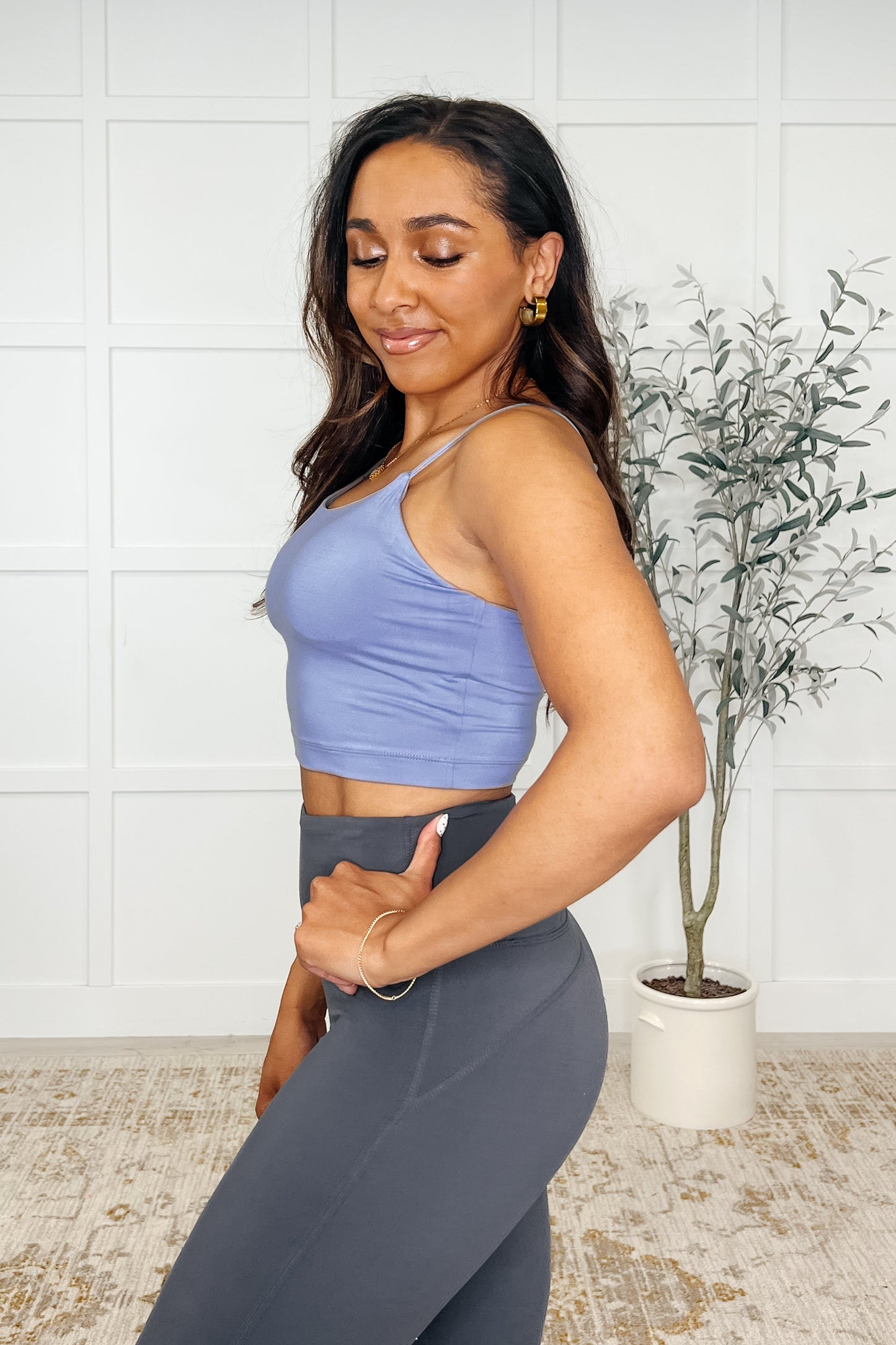 Camiseta de yoga caliente en azul jacinto