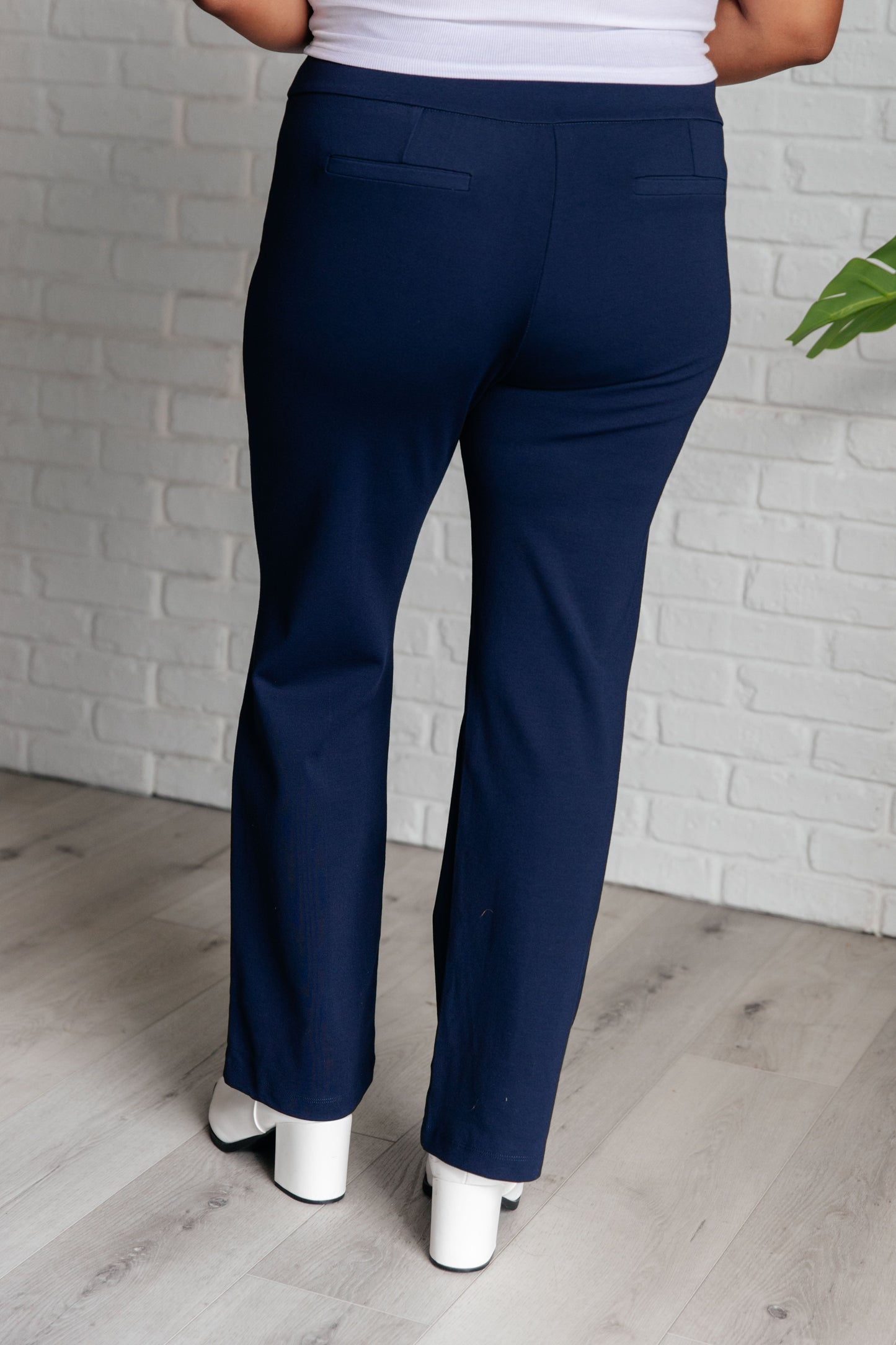 Pantalones rectos mágicos en azul marino