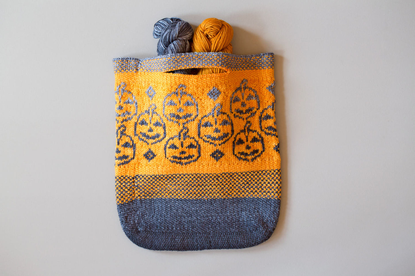 Urth Yarns Monokrom Worsted