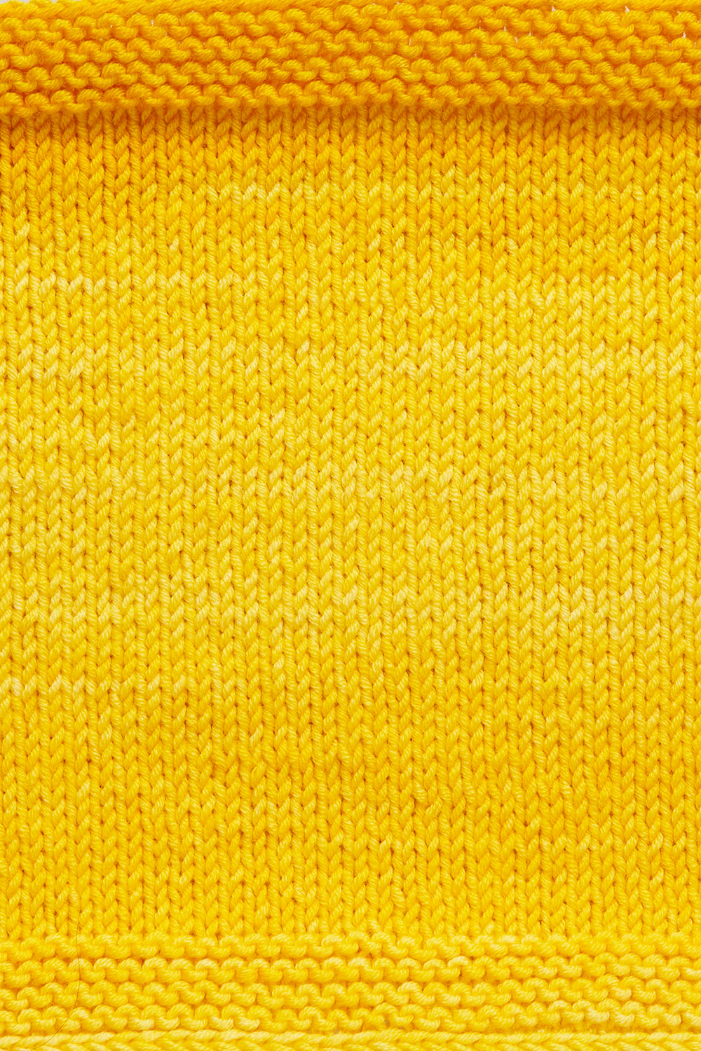 Cobblestone Shawl Kit in Urth Monokrom Worsted
