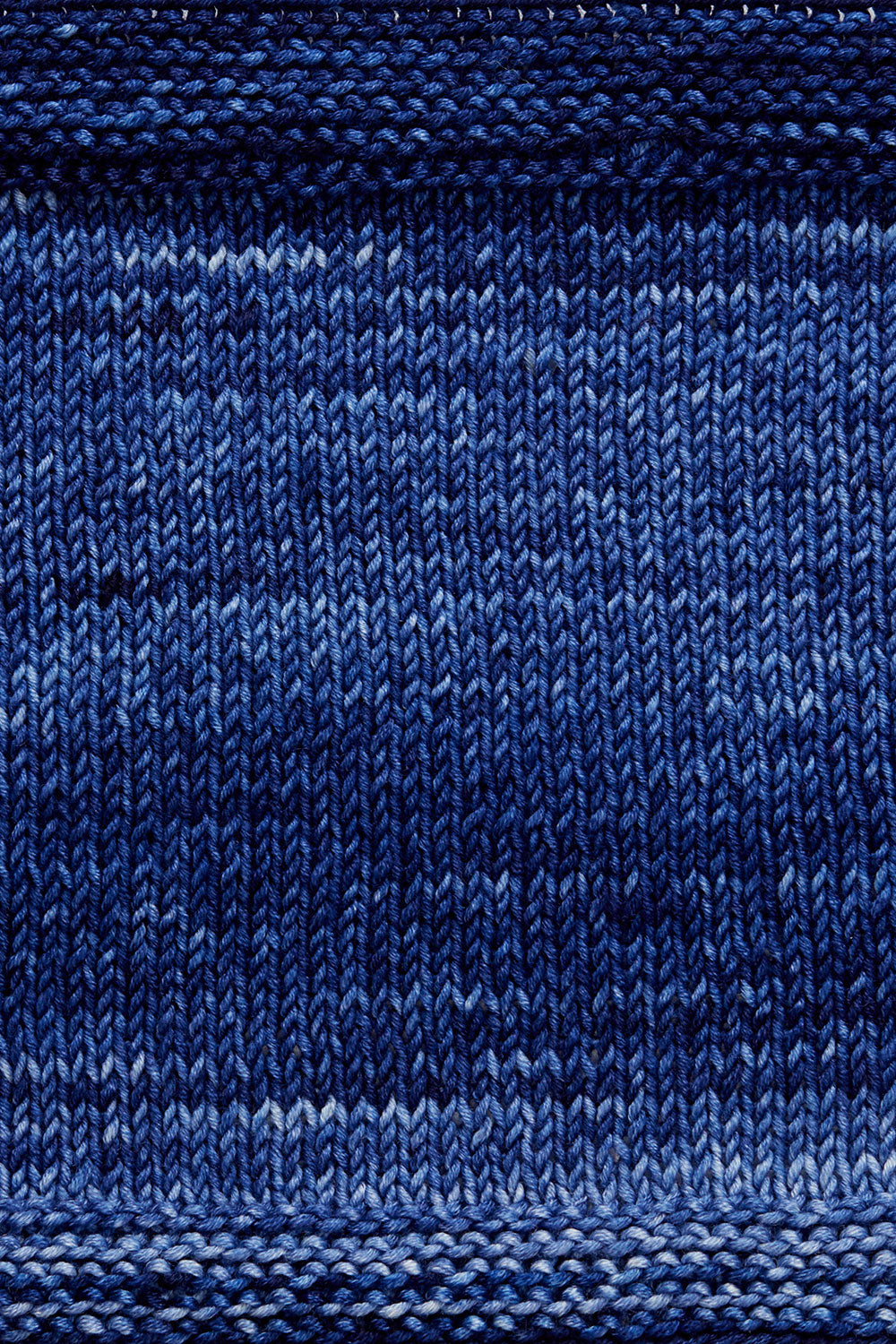 Cobblestone Shawl Kit in Urth Monokrom Worsted