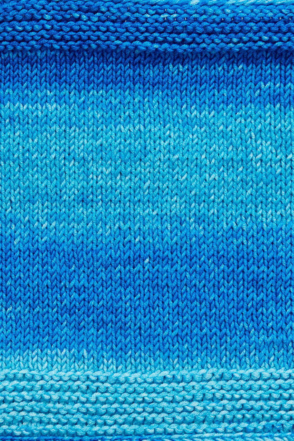 Cobblestone Shawl Kit in Urth Monokrom Worsted