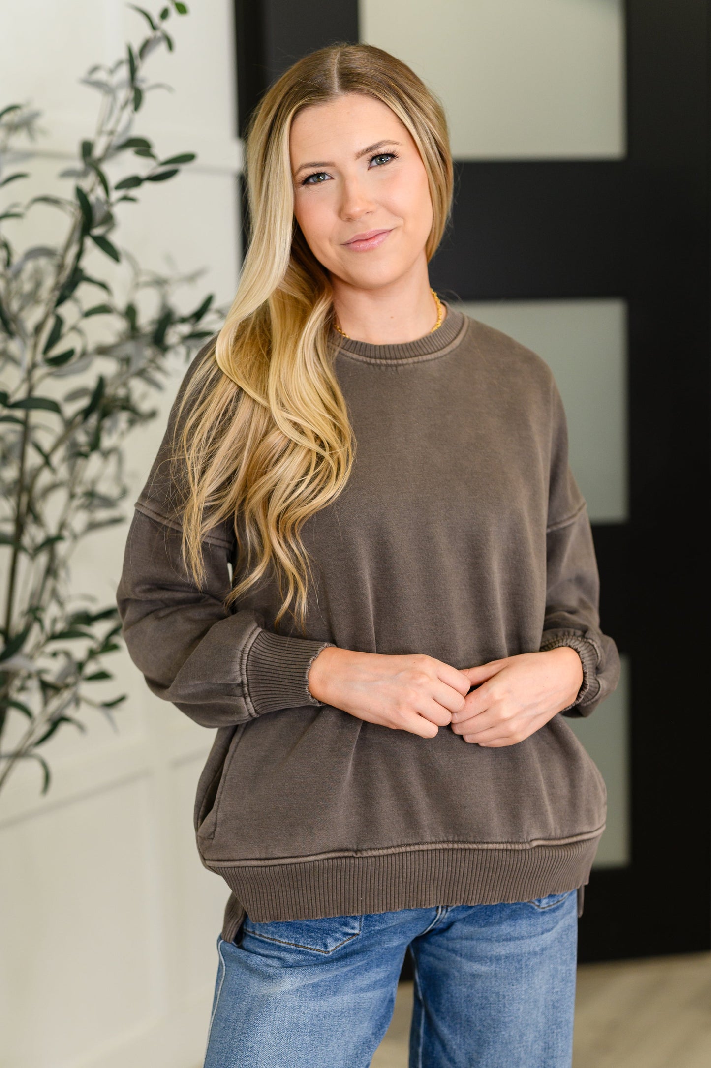 Jersey con dobladillo escalonado Talk Cozy to Me en marrón