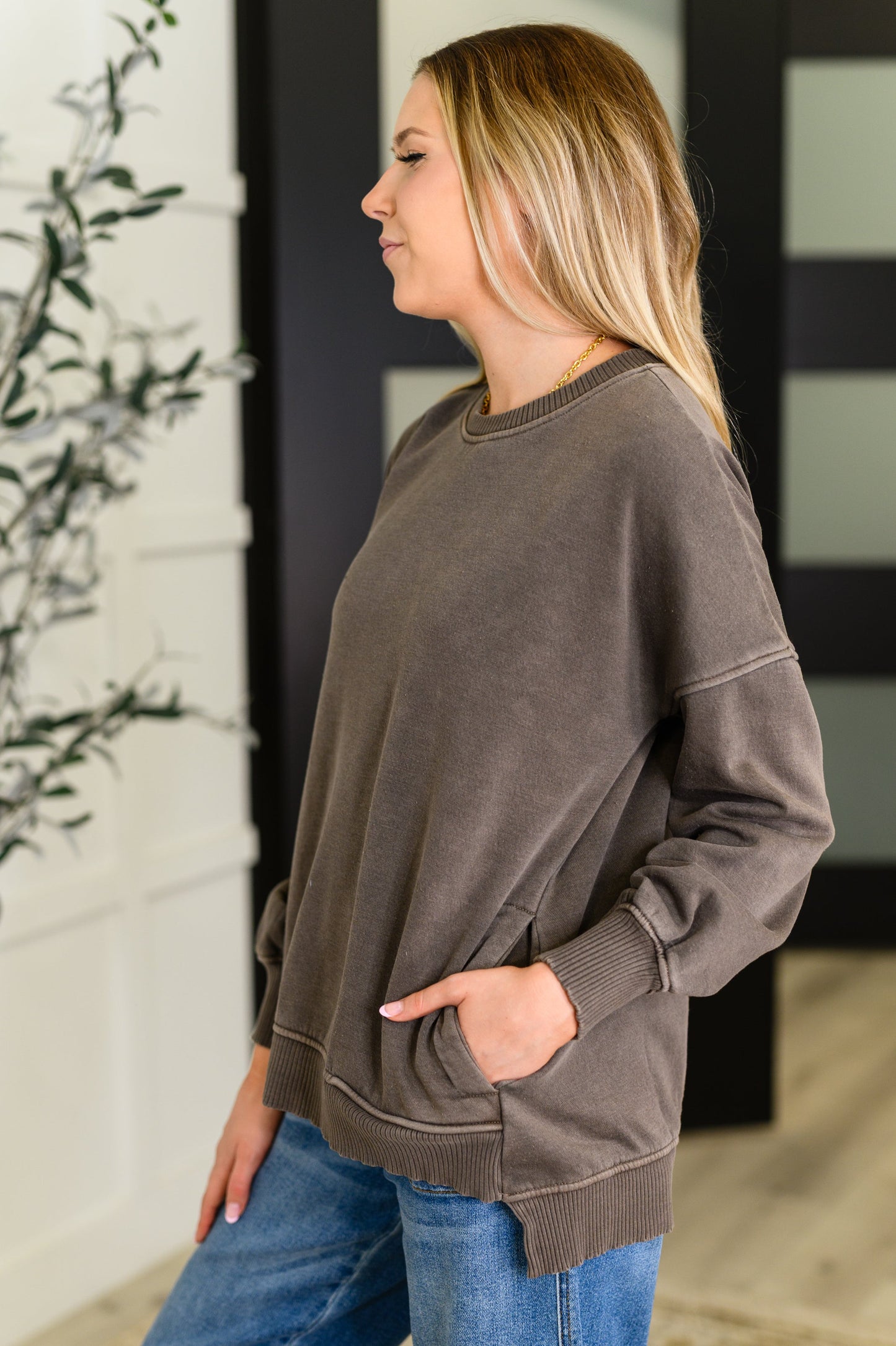 Jersey con dobladillo escalonado Talk Cozy to Me en marrón