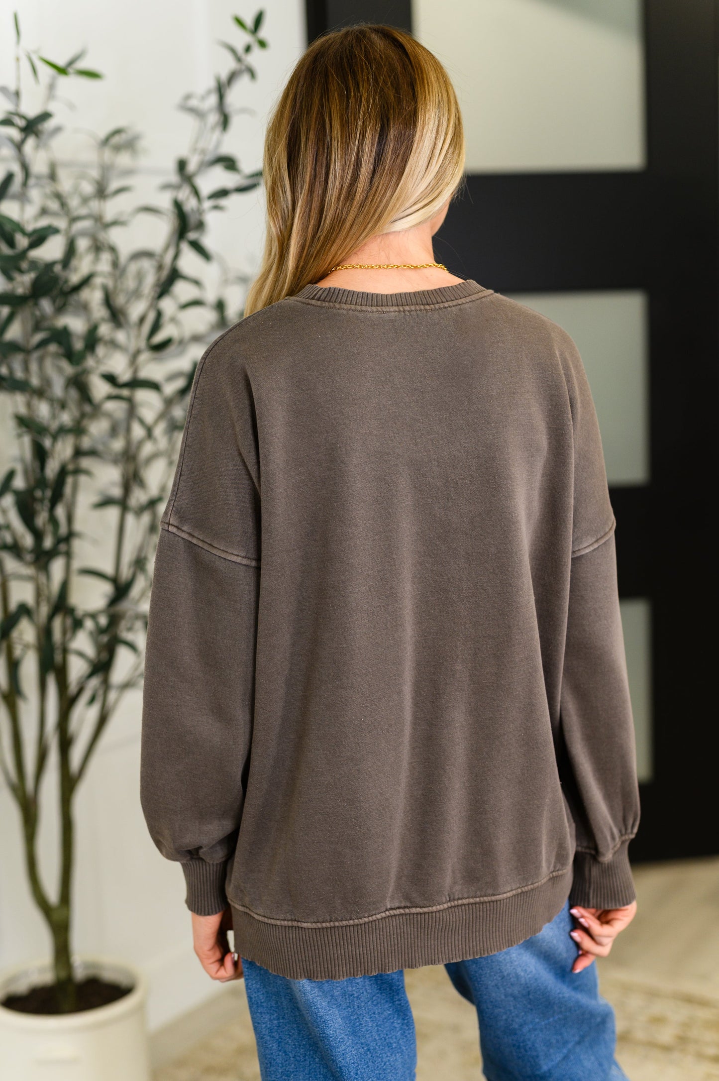 Jersey con dobladillo escalonado Talk Cozy to Me en marrón