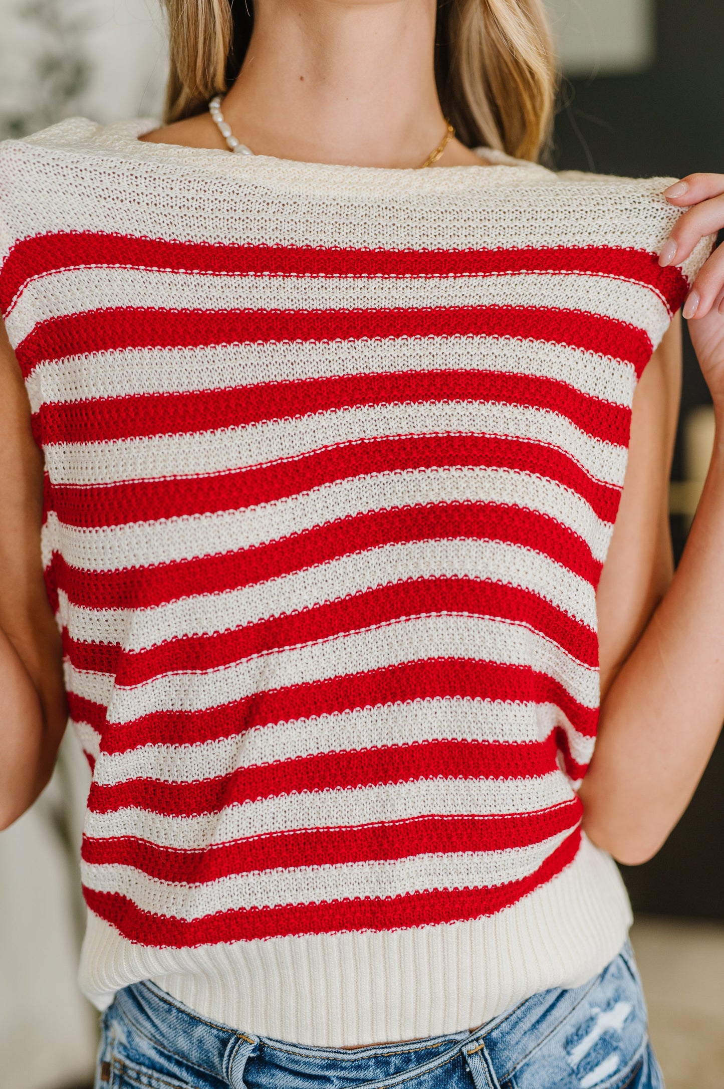 RESERVA: Camiseta de punto texturizada con rayas rojas y blancas