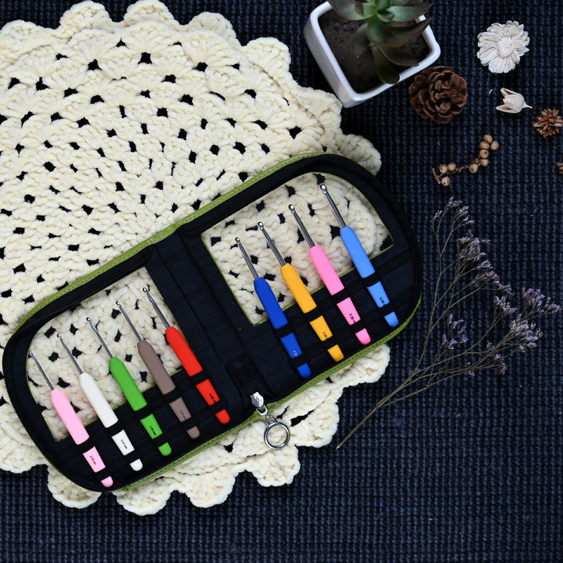 Knitter's Pride Waves Aluminum Crochet Hook Set - Green Case