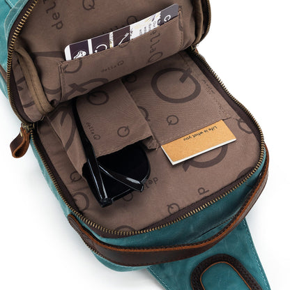 della Q Maker's Canvas Mini Messenger