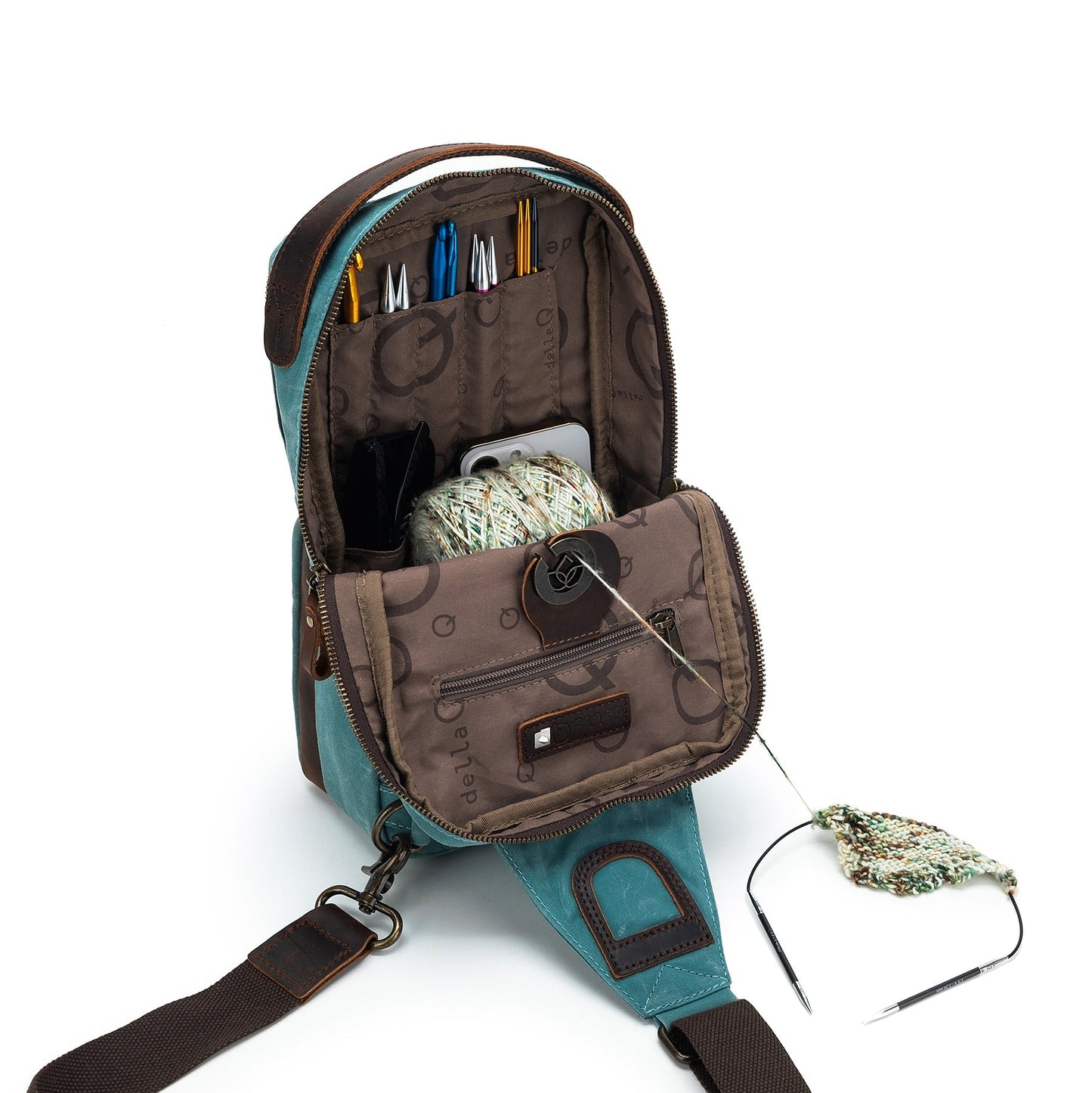 della Q Maker's Canvas Mini Messenger