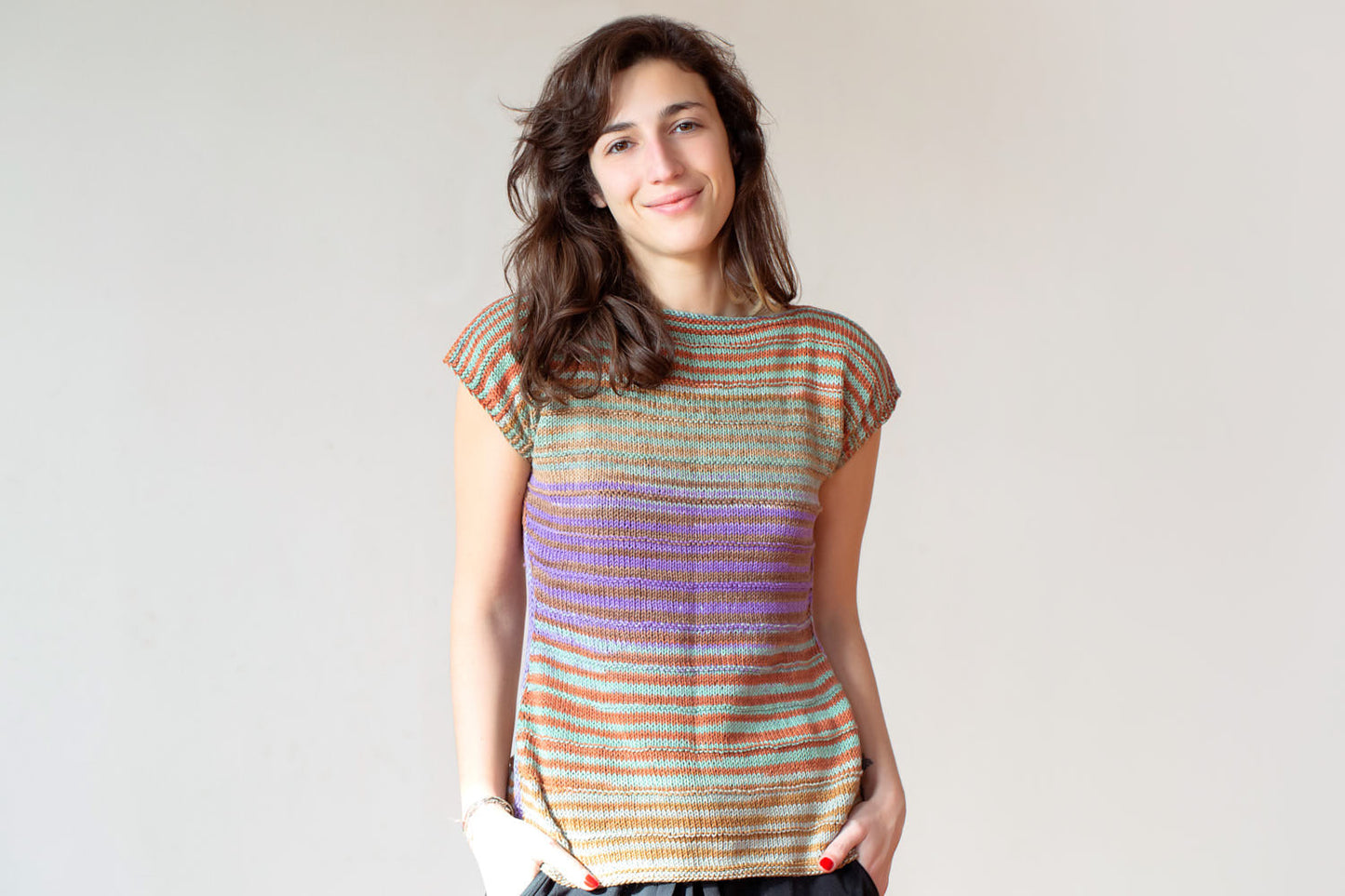 Kit de camiseta con cuello barco en Urth Yarns Uneek Cotton DK