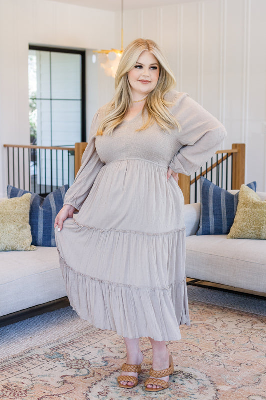 Vestido midi escalonado fácil de llevar