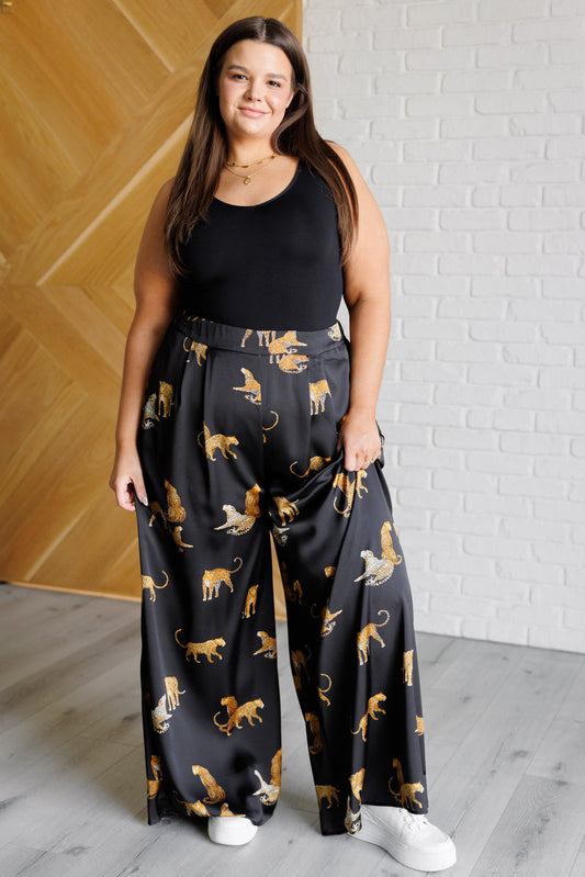 Pantalones anchos de satén con estampado de leopardo