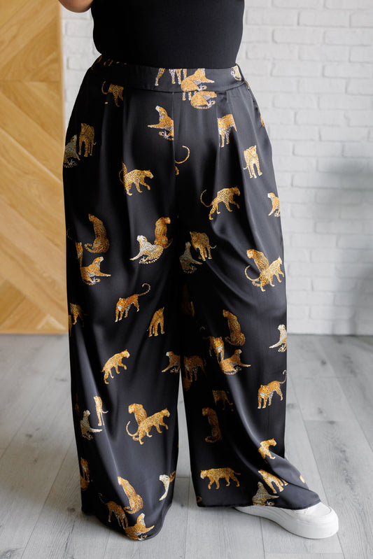 Pantalones anchos de satén con estampado de leopardo