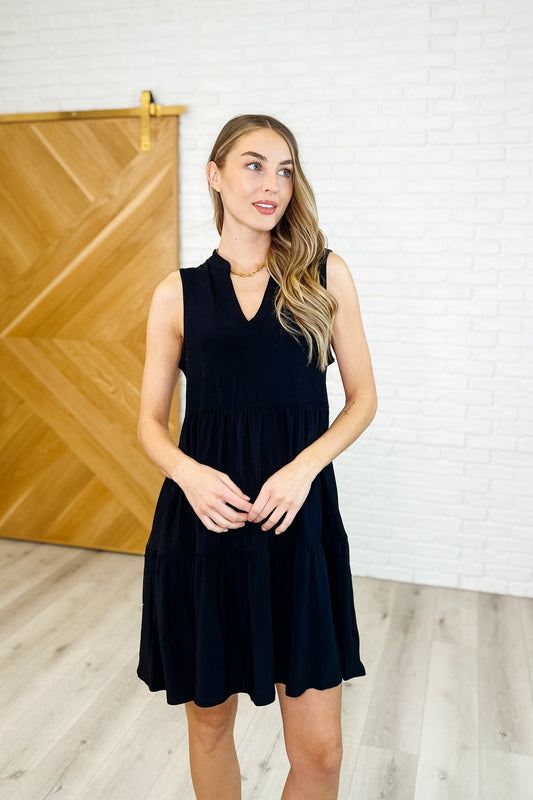 Vestido de tirantes escalonado Lizzy en negro