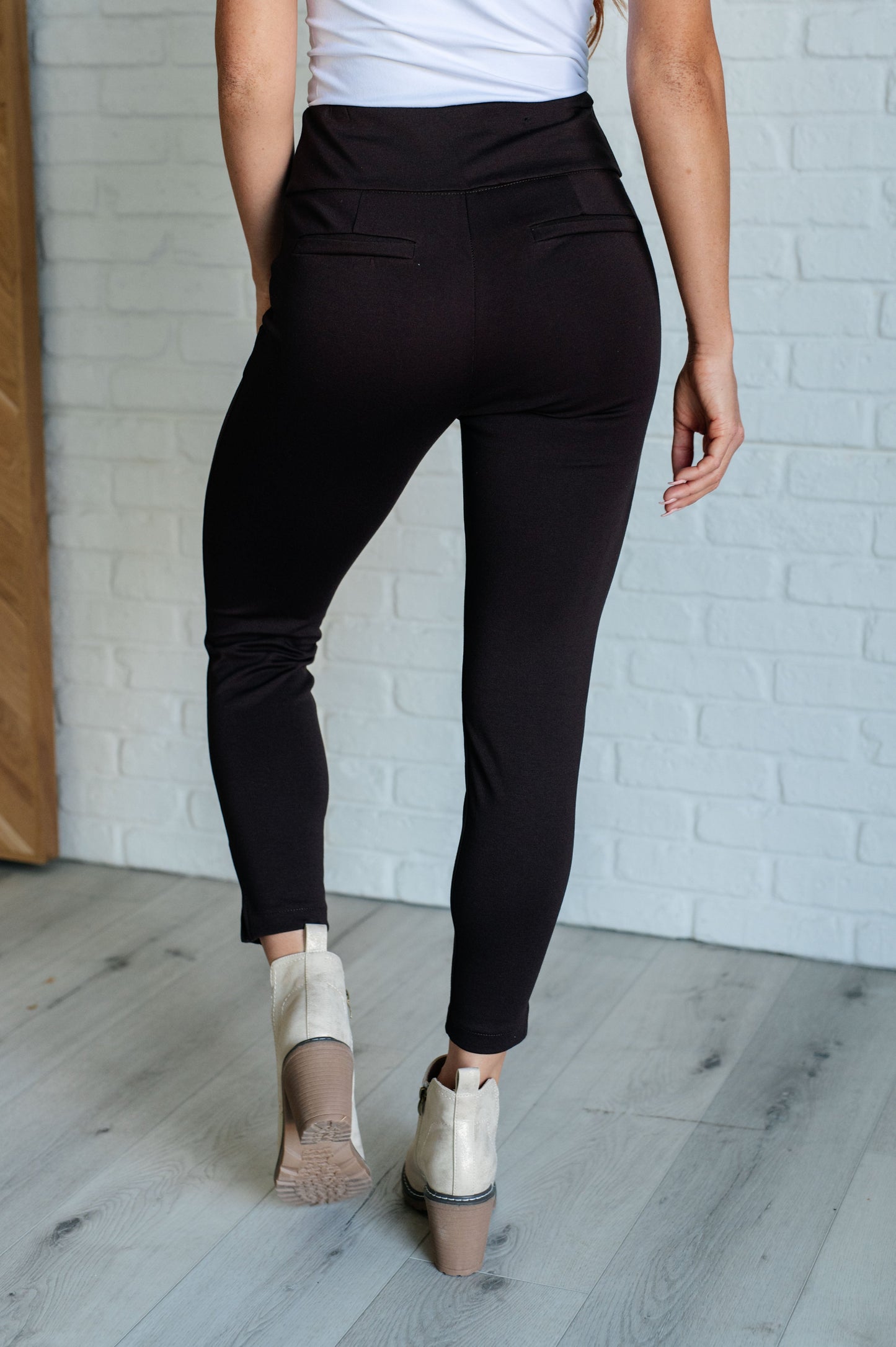 Pantalones pitillo tobilleros Magic en color chocolate