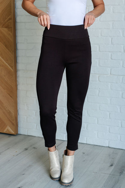 Pantalones pitillo tobilleros Magic en color chocolate