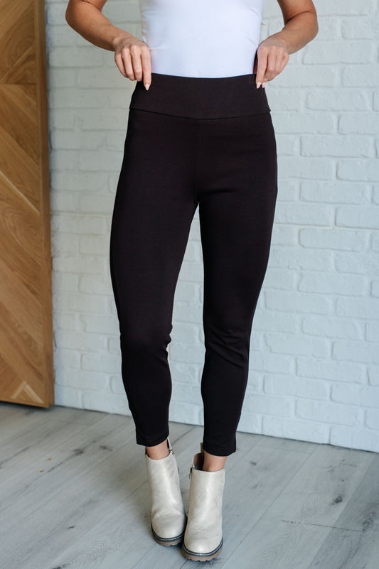Pantalones pitillo tobilleros Magic en color chocolate