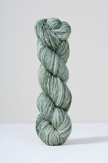 Urth Yarns Monokrom Fingering