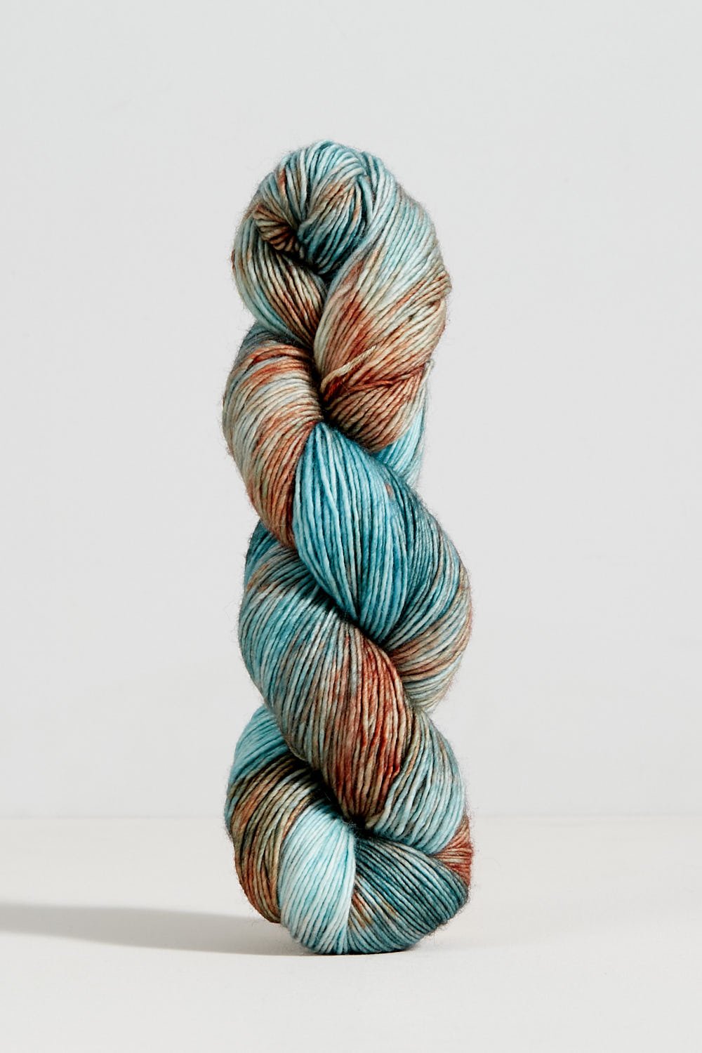 Photo of Gusto Wool Olio yarn in colour 2304