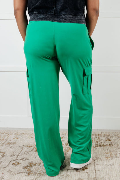 Pantalones cargo Race to Relax en verde esmeralda
