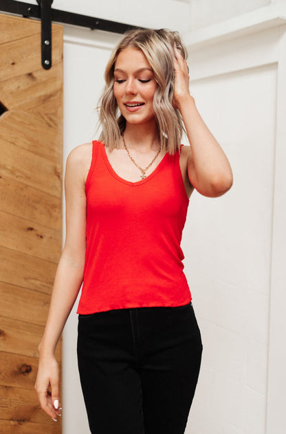 Camiseta sin mangas Stay Easy en color cereza