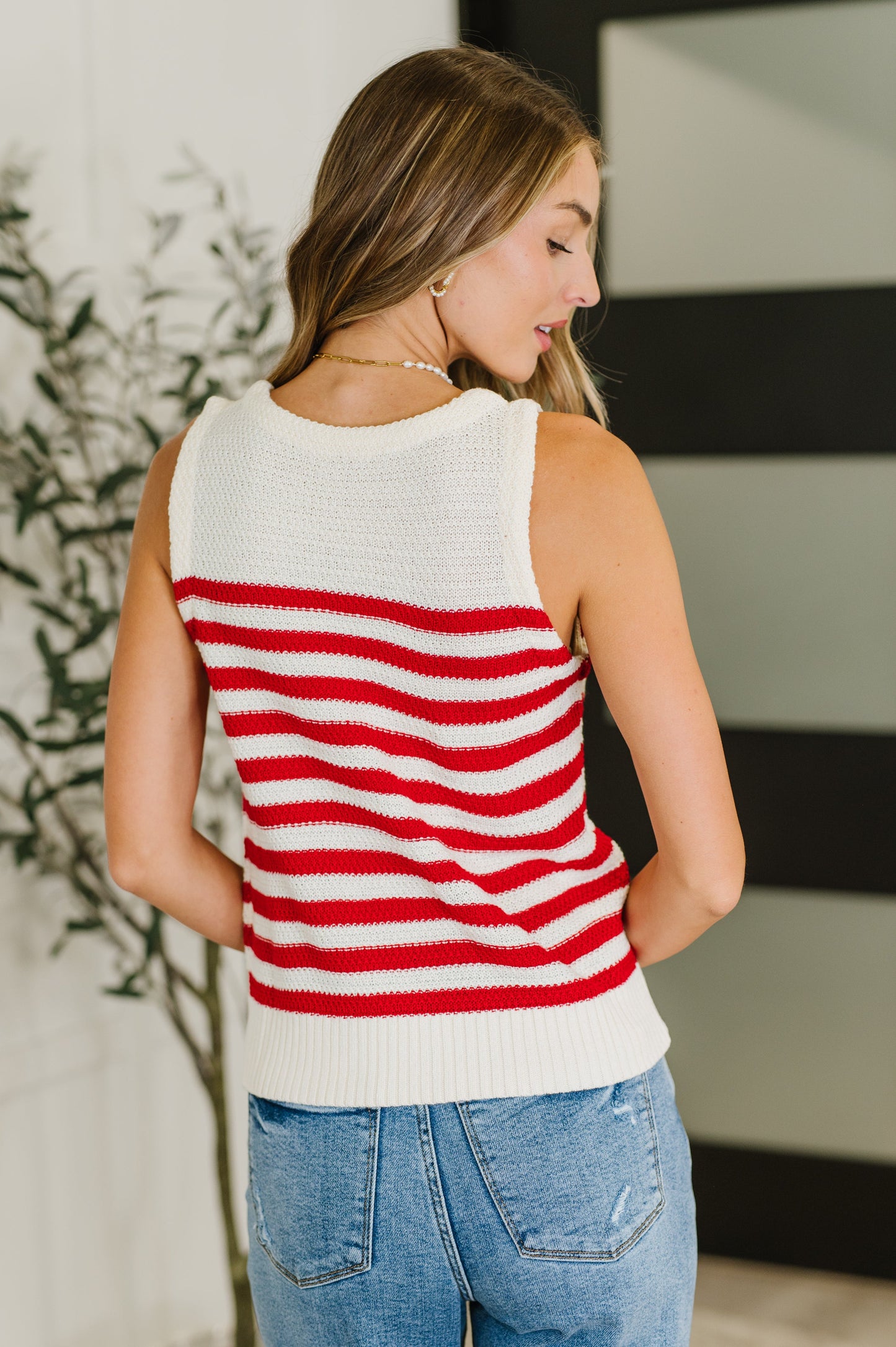 RESERVA: Camiseta de punto texturizada con rayas rojas y blancas